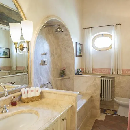 Konukevi Casale Degli Ulivi 3*